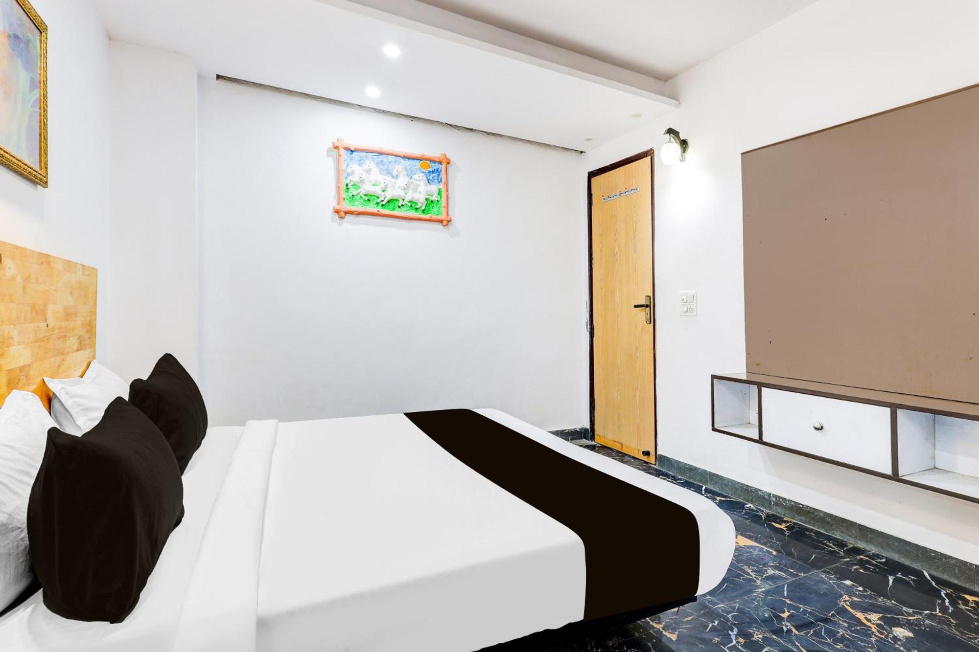 Hotel O Hari Nagar Ashram นิวเดลี ภายนอก รูปภาพ